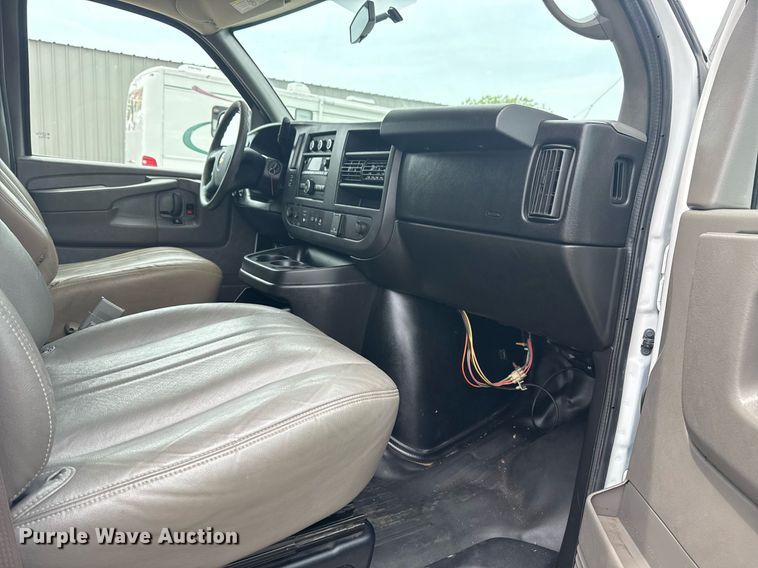 image for item EG6028 2015 Chevrolet Express 3500 van