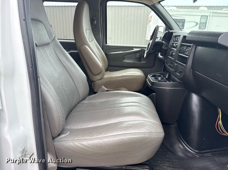 image for item EG6028 2015 Chevrolet Express 3500 van