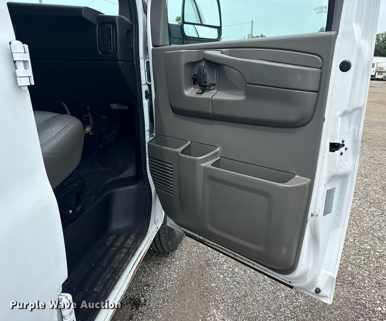 image for item EG6028 2015 Chevrolet Express 3500 van