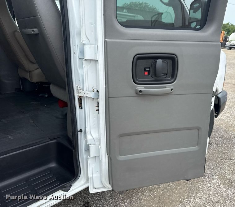 image for item EG6028 2015 Chevrolet Express 3500 van