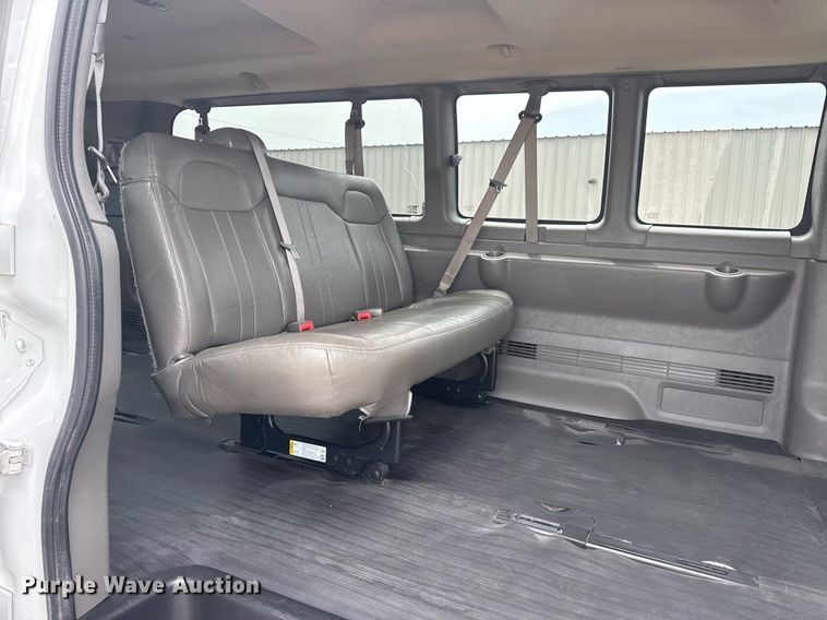 image for item EG6028 2015 Chevrolet Express 3500 van