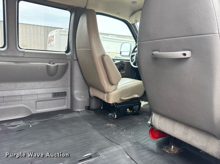 image for item EG6028 2015 Chevrolet Express 3500 van