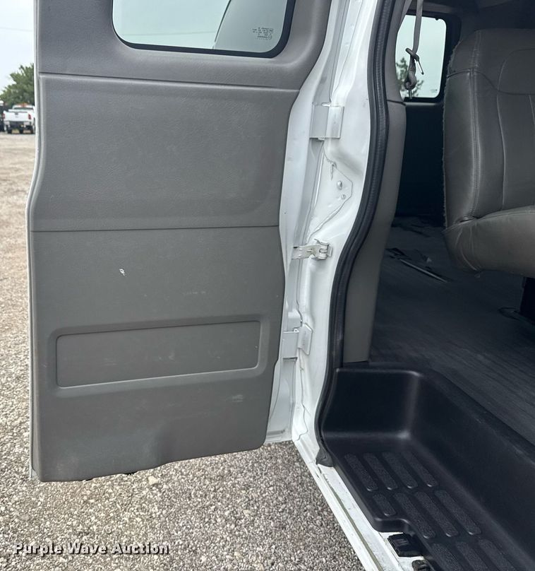 image for item EG6028 2015 Chevrolet Express 3500 van
