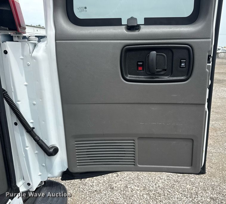 image for item EG6028 2015 Chevrolet Express 3500 van
