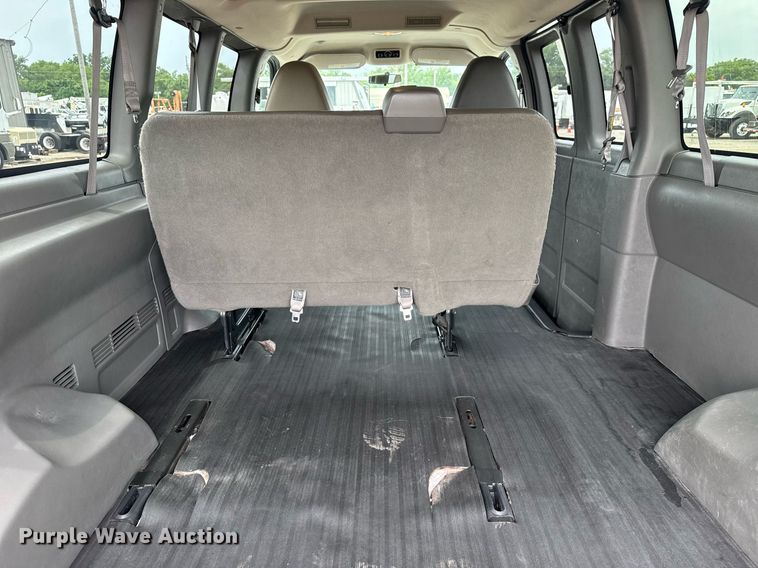 image for item EG6028 2015 Chevrolet Express 3500 van