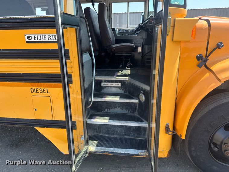 image for item EG6107 2003 International 3800 school bus