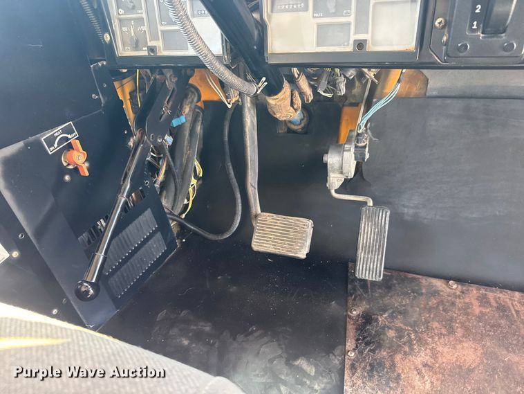 image for item EG6107 2003 International 3800 school bus