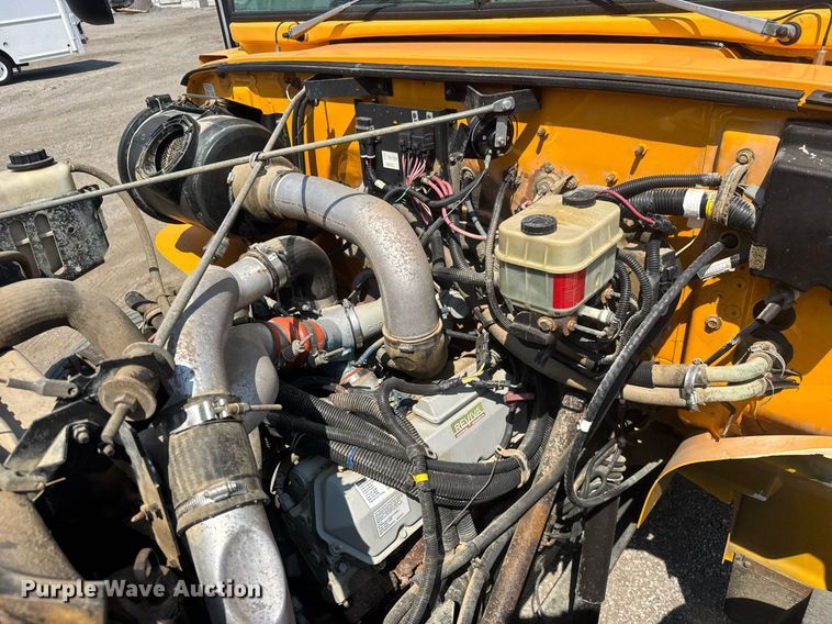 image for item EG6107 2003 International 3800 school bus