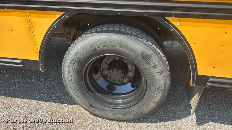 image for item EG6107 2003 International 3800 school bus