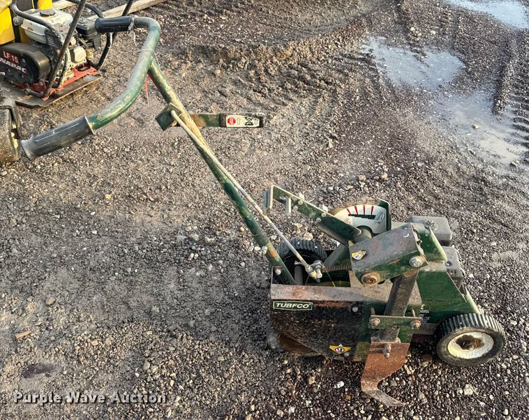 image for item EH7447 TurfCo. 8530 bed edger