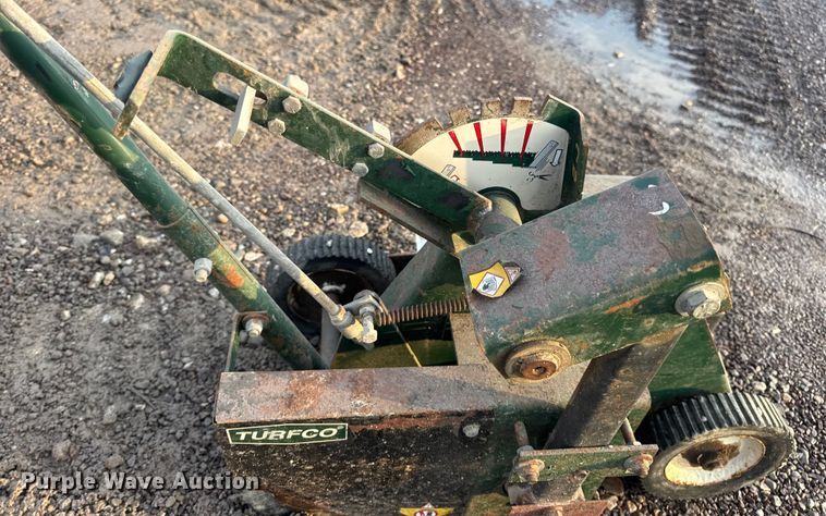 image for item EH7447 TurfCo. 8530 bed edger