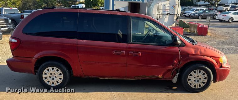 image for item EH7474 2007 Chrysler Town & Country LX SUV