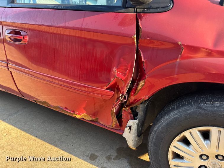 image for item EH7474 2007 Chrysler Town & Country LX SUV