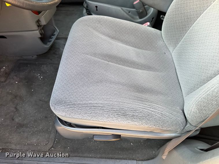 image for item EH7474 2007 Chrysler Town & Country LX SUV