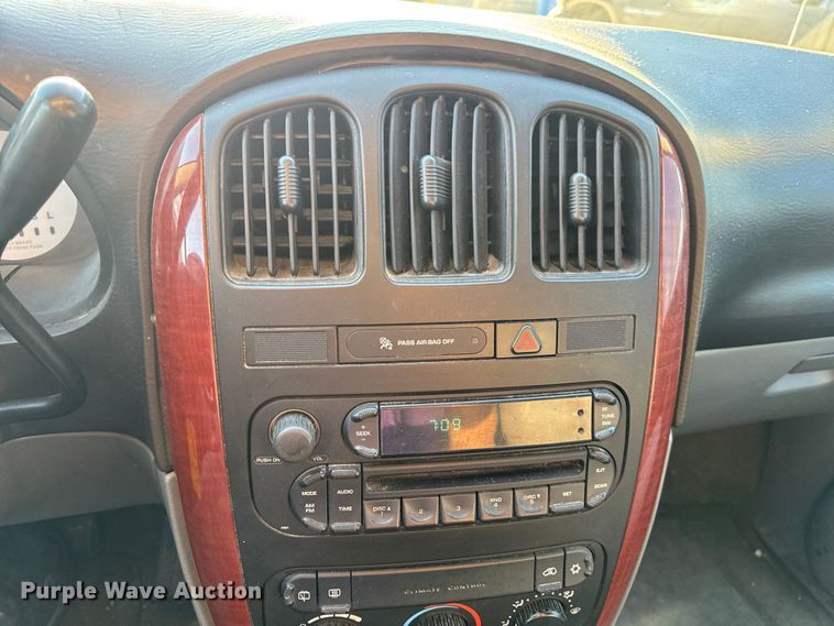 image for item EH7474 2007 Chrysler Town & Country LX SUV