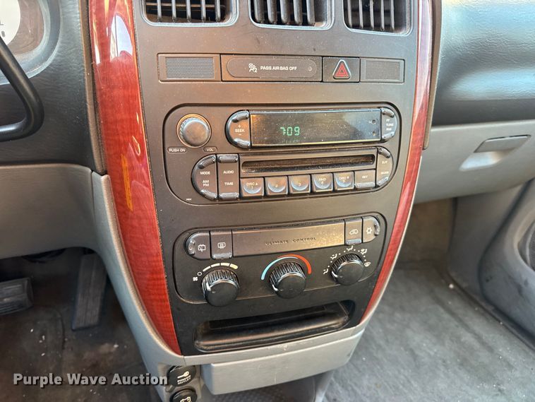 image for item EH7474 2007 Chrysler Town & Country LX SUV