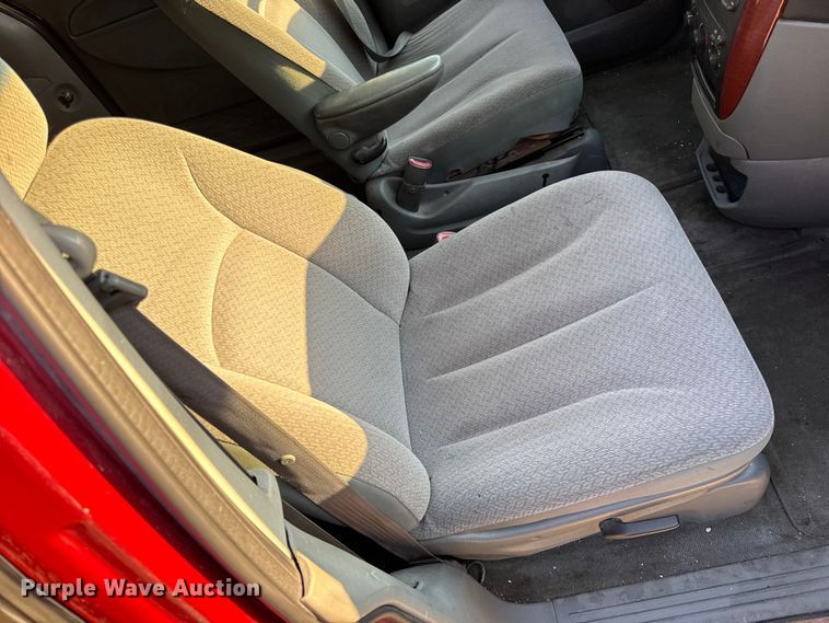 image for item EH7474 2007 Chrysler Town & Country LX SUV