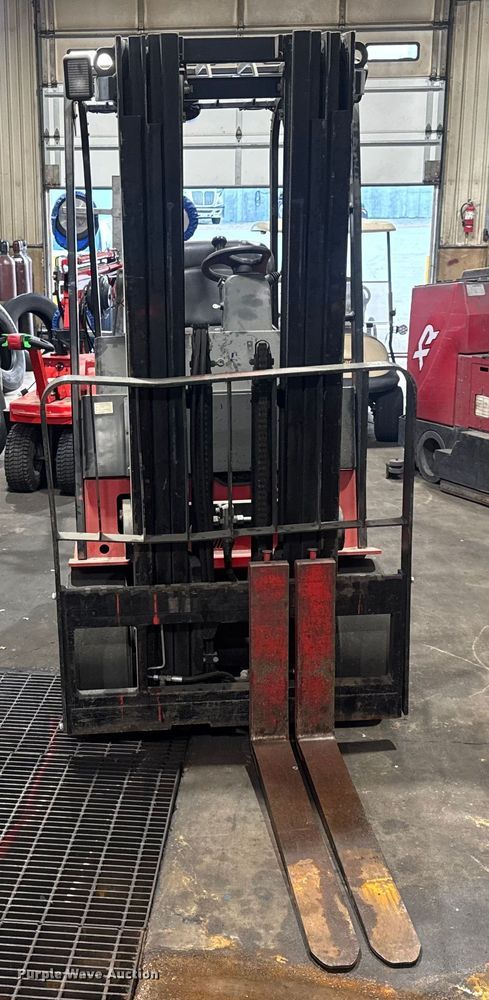 image for item EH7477 Raymond 470-C60TT forklift
