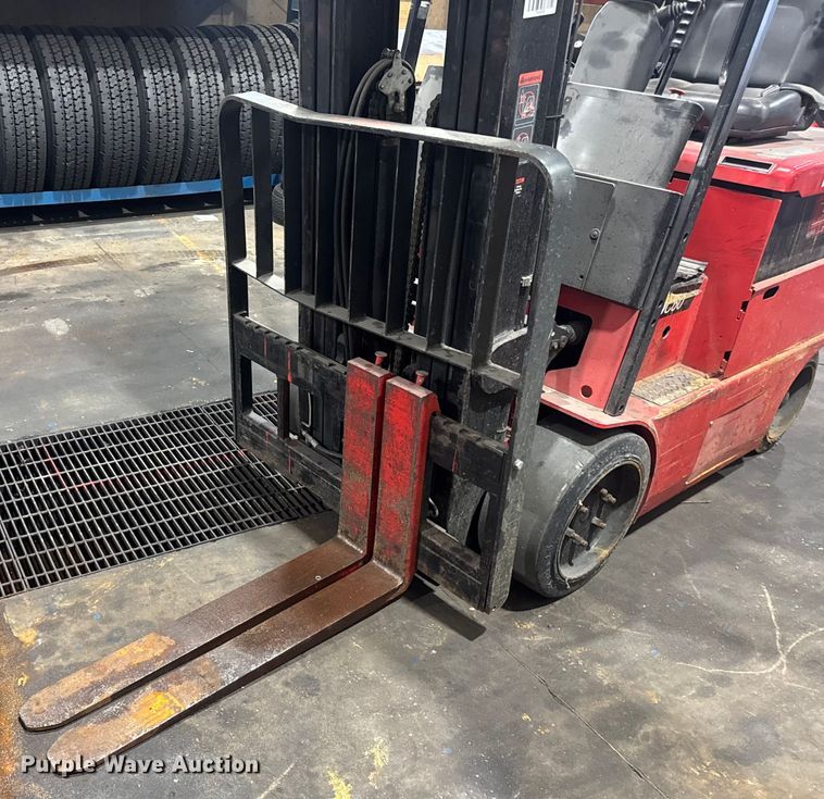 image for item EH7477 Raymond 470-C60TT forklift