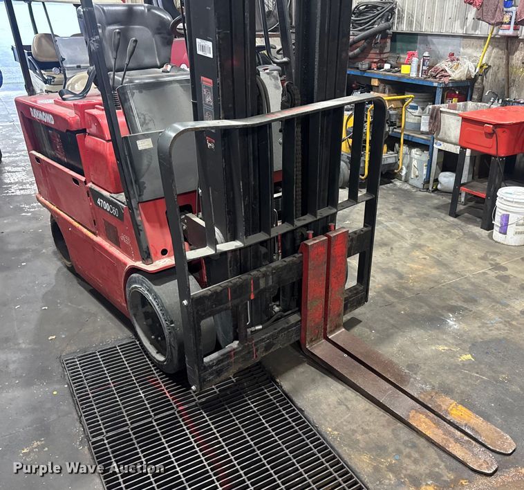 image for item EH7477 Raymond 470-C60TT forklift