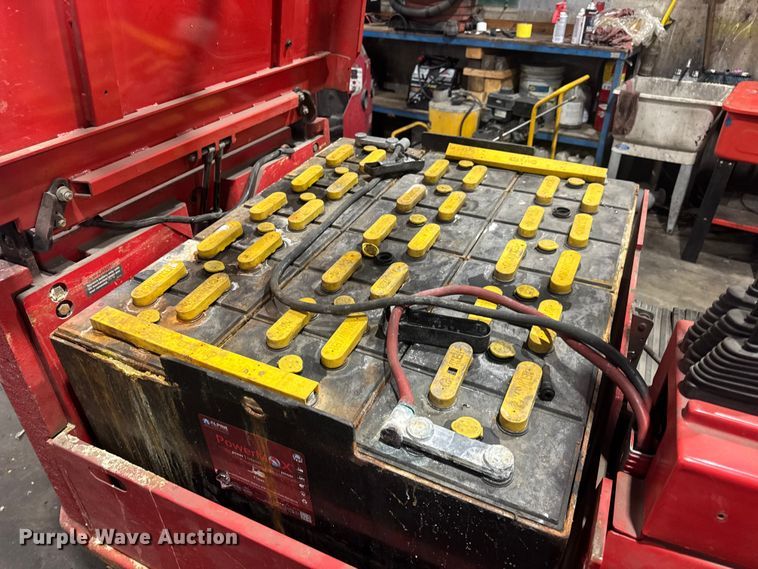 image for item EH7477 Raymond 470-C60TT forklift