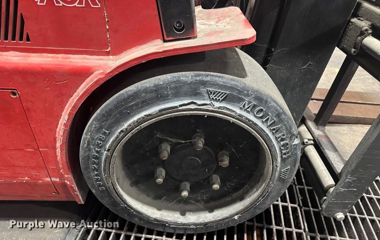 image for item EH7477 Raymond 470-C60TT forklift