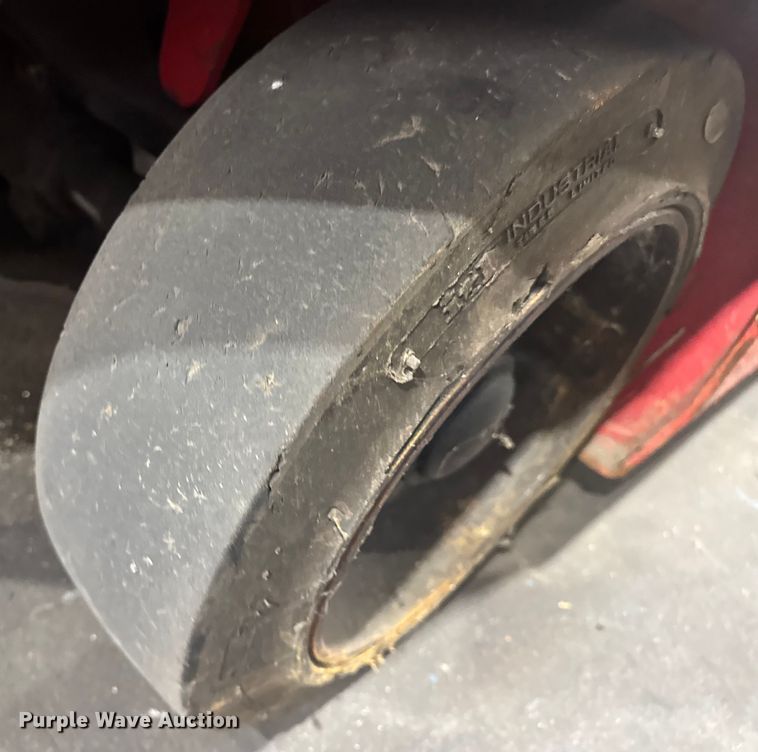 image for item EH7477 Raymond 470-C60TT forklift