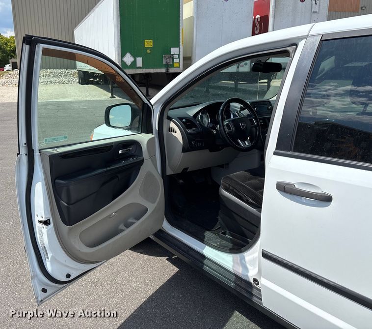 image for item EJ7654 2016 Dodge Grand Caravan van