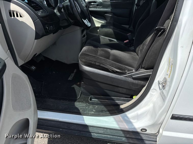 image for item EJ7654 2016 Dodge Grand Caravan van