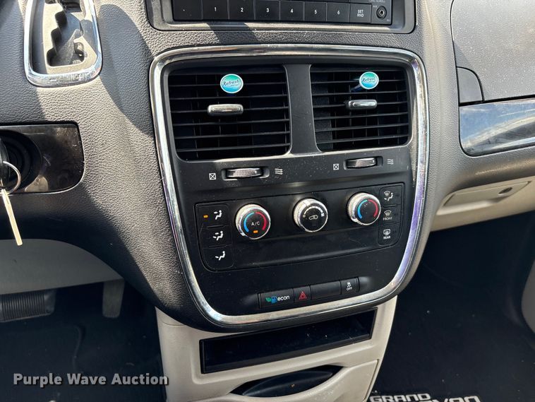 image for item EJ7654 2016 Dodge Grand Caravan van