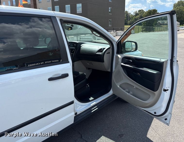 image for item EJ7654 2016 Dodge Grand Caravan van