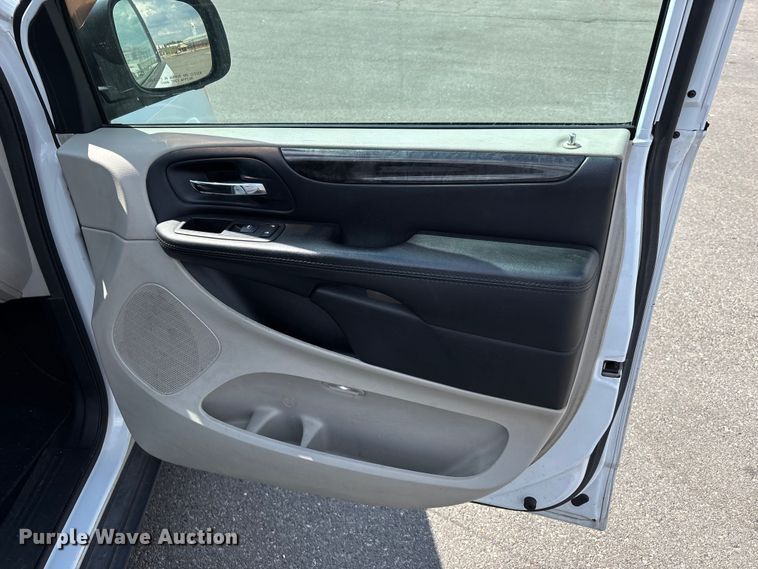 image for item EJ7654 2016 Dodge Grand Caravan van