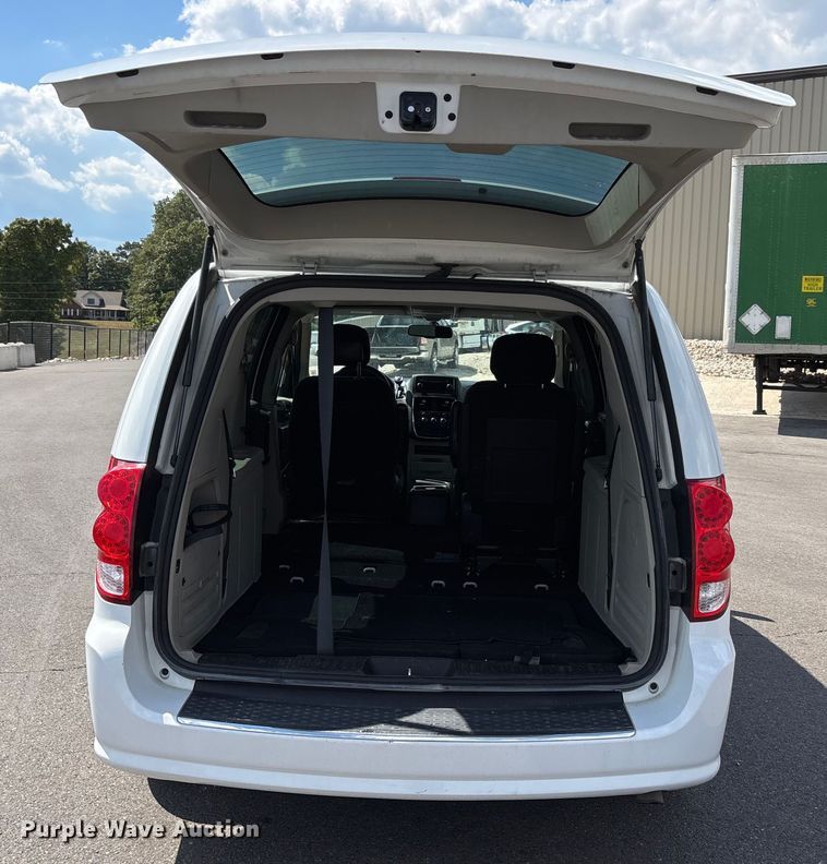 image for item EJ7654 2016 Dodge Grand Caravan van