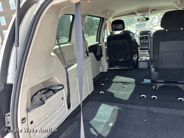 image for item EJ7654 2016 Dodge Grand Caravan van