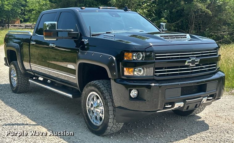 image for item EK8211 2019 Chevrolet Silverado 3500HD High Country  Crew Cab pickup truck