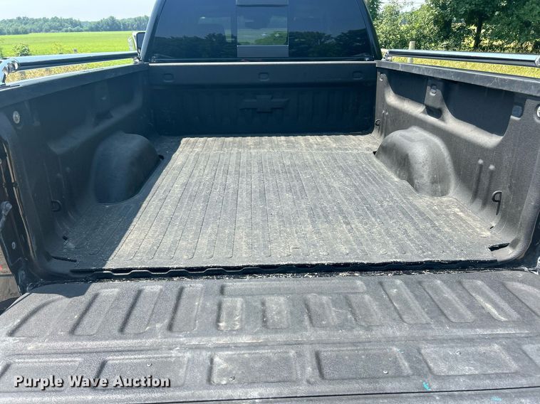 image for item EK8211 2019 Chevrolet Silverado 3500HD High Country  Crew Cab pickup truck