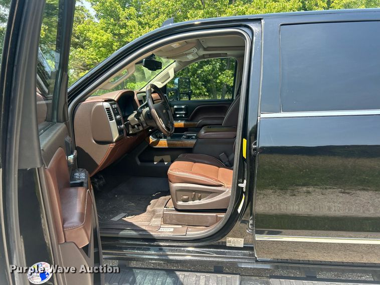 image for item EK8211 2019 Chevrolet Silverado 3500HD High Country  Crew Cab pickup truck