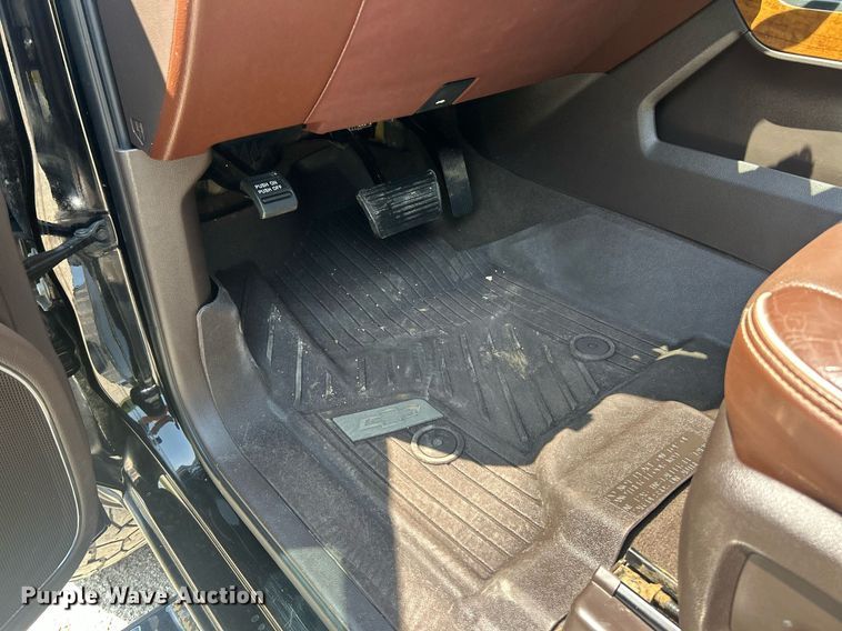 image for item EK8211 2019 Chevrolet Silverado 3500HD High Country  Crew Cab pickup truck