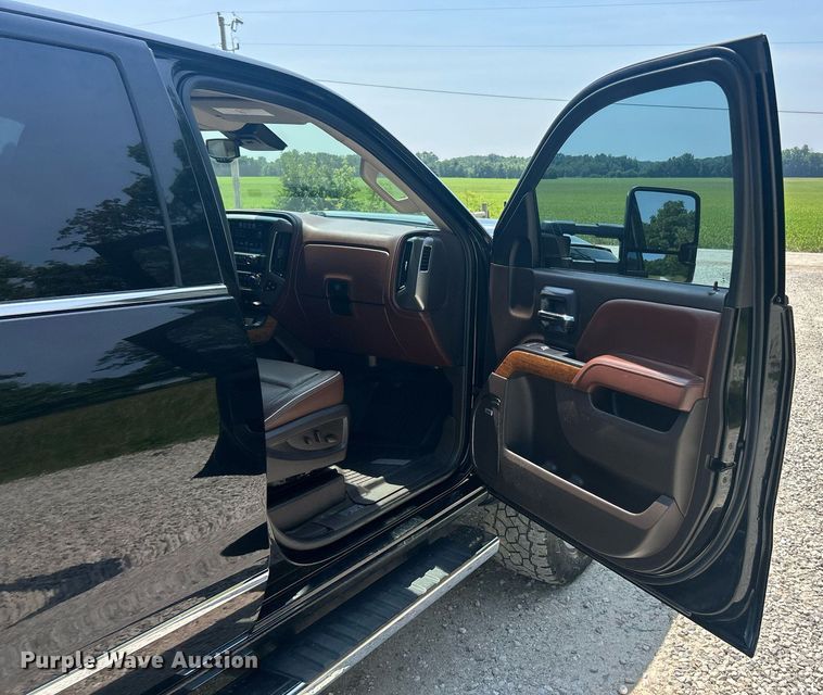 image for item EK8211 2019 Chevrolet Silverado 3500HD High Country  Crew Cab pickup truck