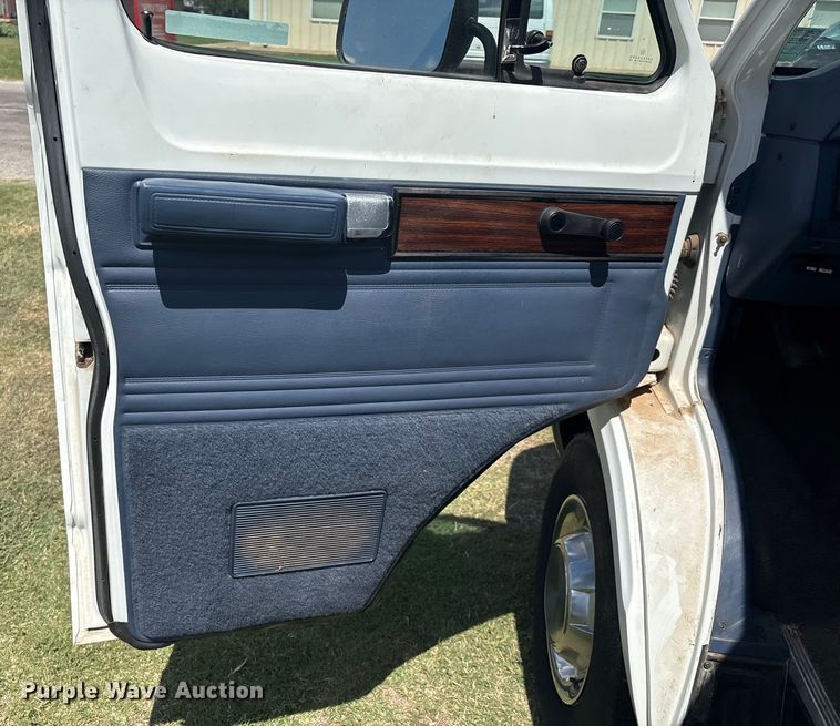 image for item EM0596 1994 Dodge Ram Wagon 350  van