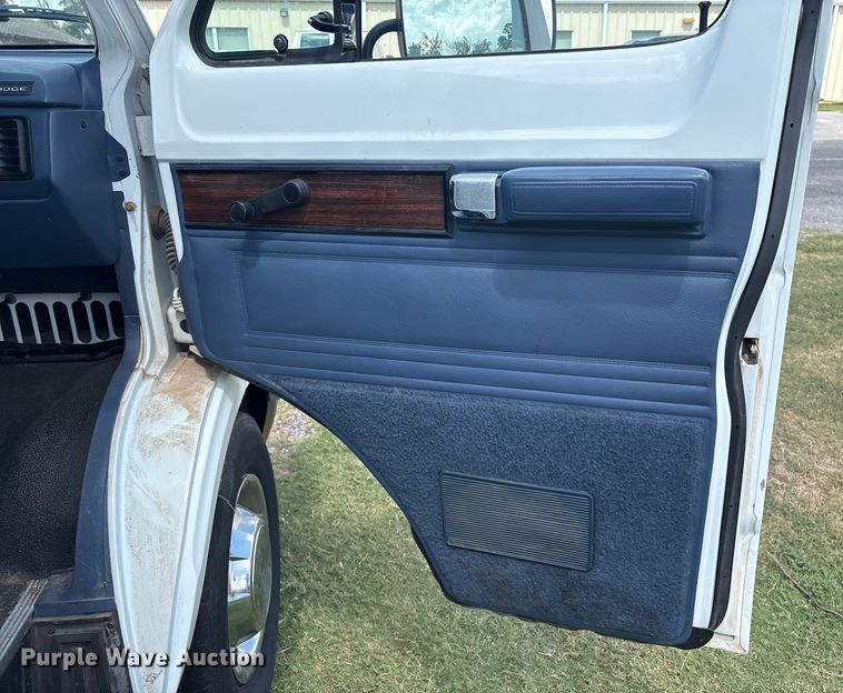 image for item EM0596 1994 Dodge Ram Wagon 350  van