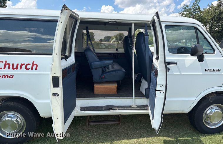 image for item EM0596 1994 Dodge Ram Wagon 350  van