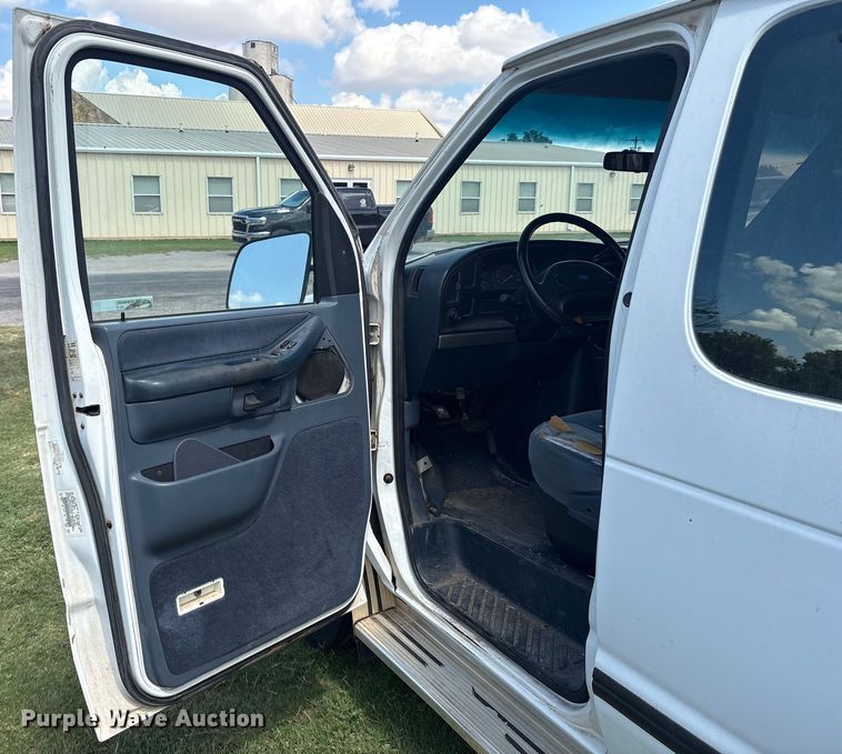 image for item EM0597 1993 Ford E350 handicap accessible van
