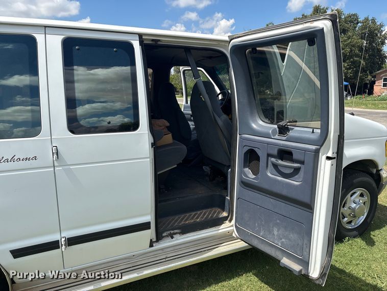 image for item EM0597 1993 Ford E350 handicap accessible van