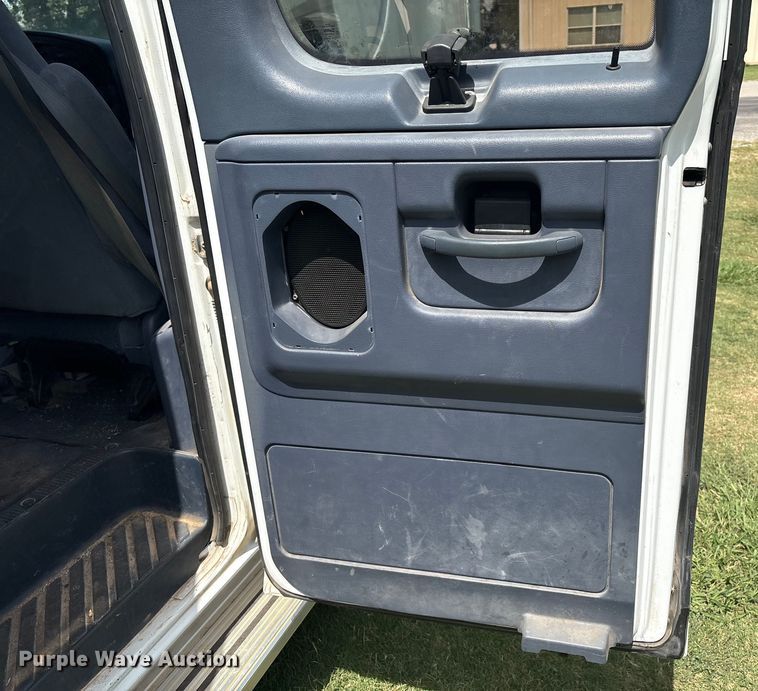 image for item EM0597 1993 Ford E350 handicap accessible van