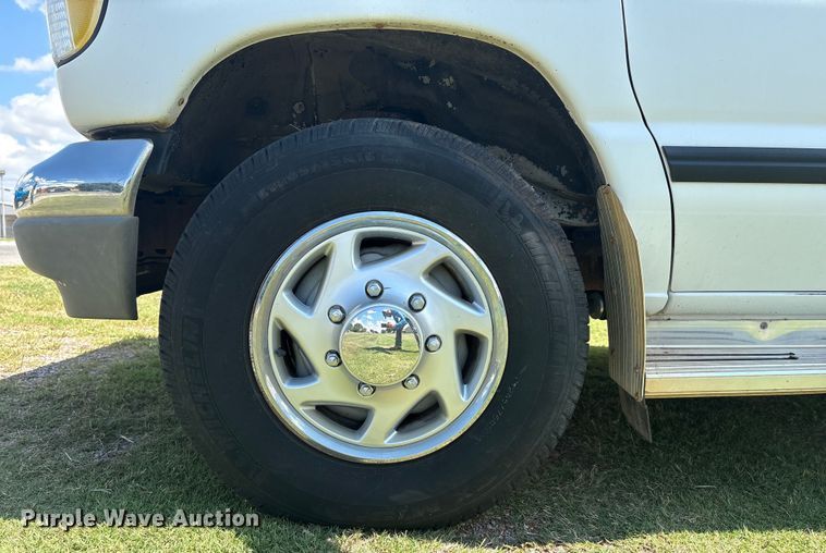 image for item EM0597 1993 Ford E350 handicap accessible van