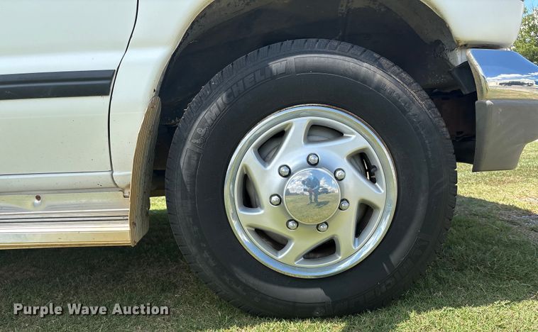 image for item EM0597 1993 Ford E350 handicap accessible van