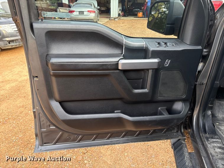 image for item EM0650 2019 Ford F150 XLT SuperCrew pickup truck