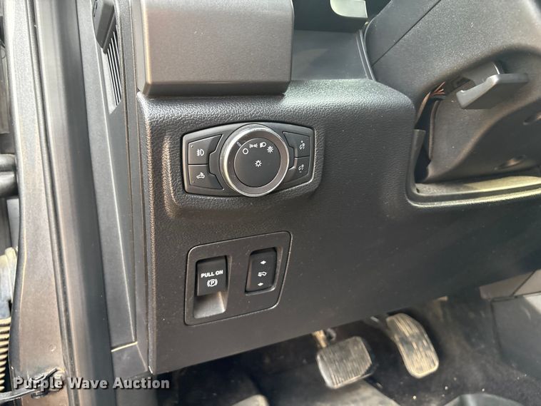 image for item EM0650 2019 Ford F150 XLT SuperCrew pickup truck