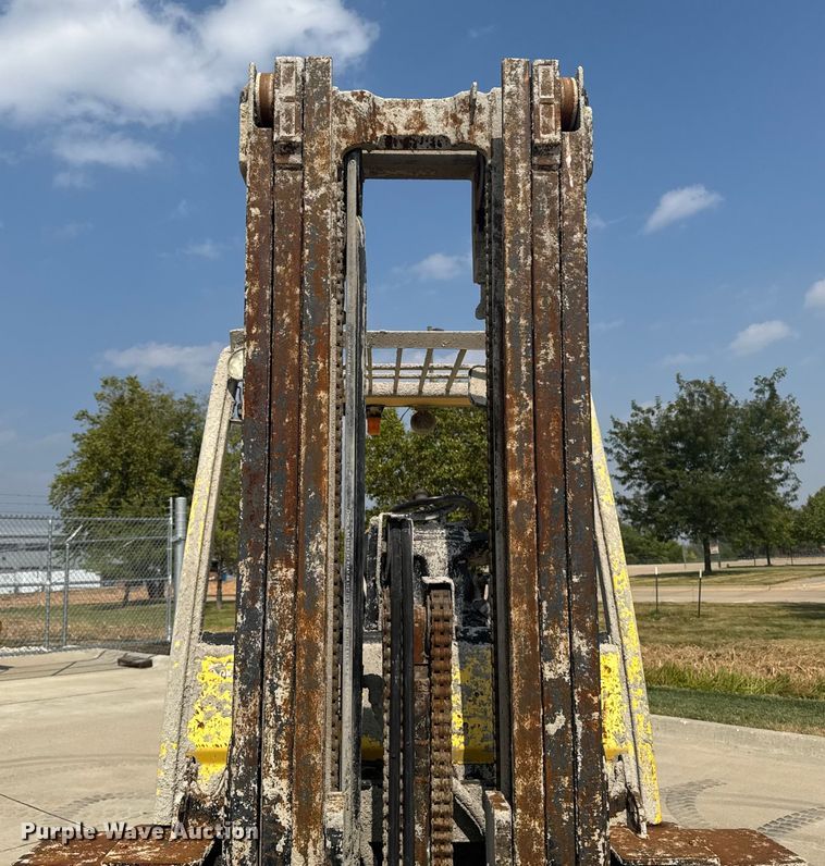 image for item EM2343 2013 Hyster H120FT forklift